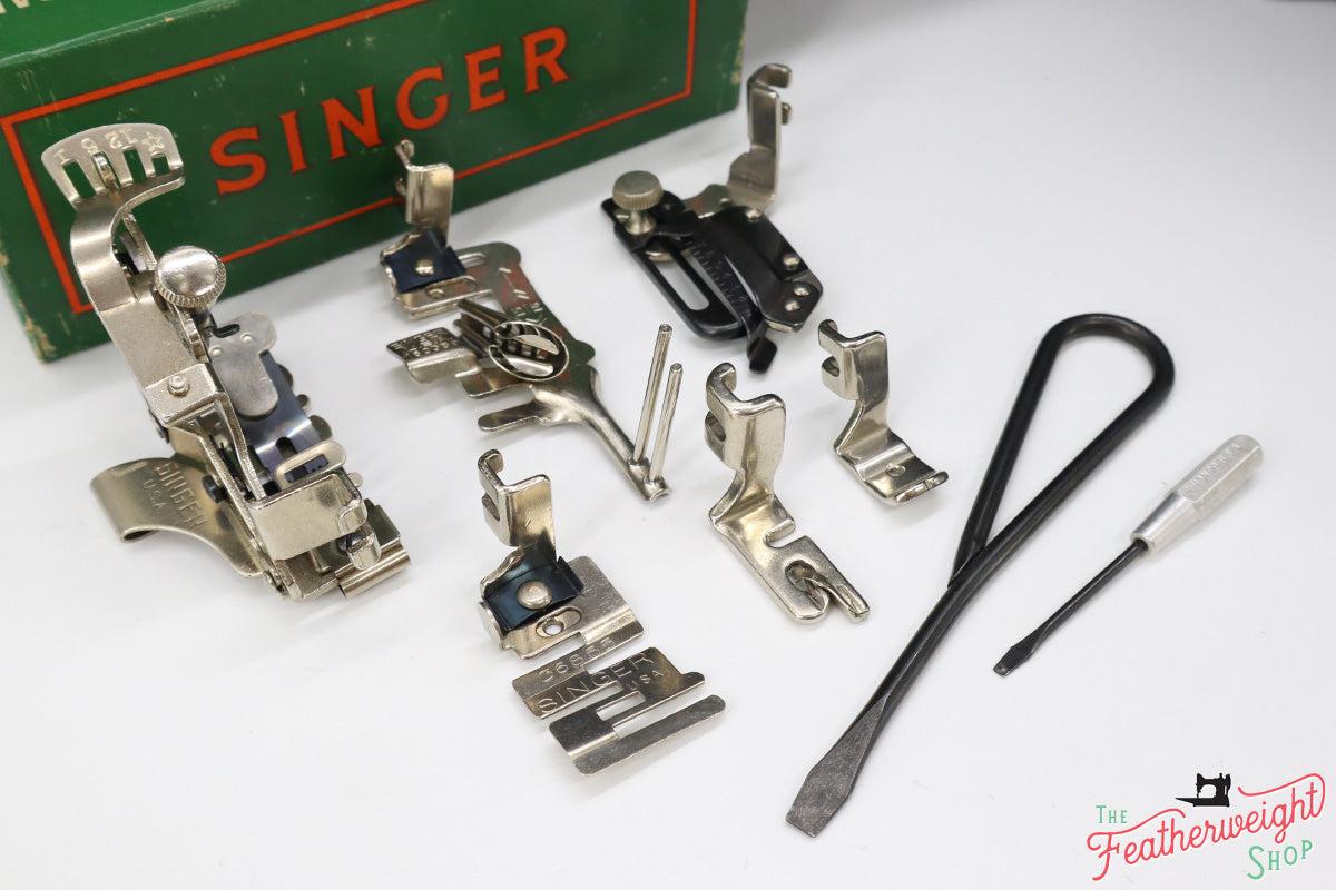 Singer Featherweight 221 Sewing Machine, AM1865**