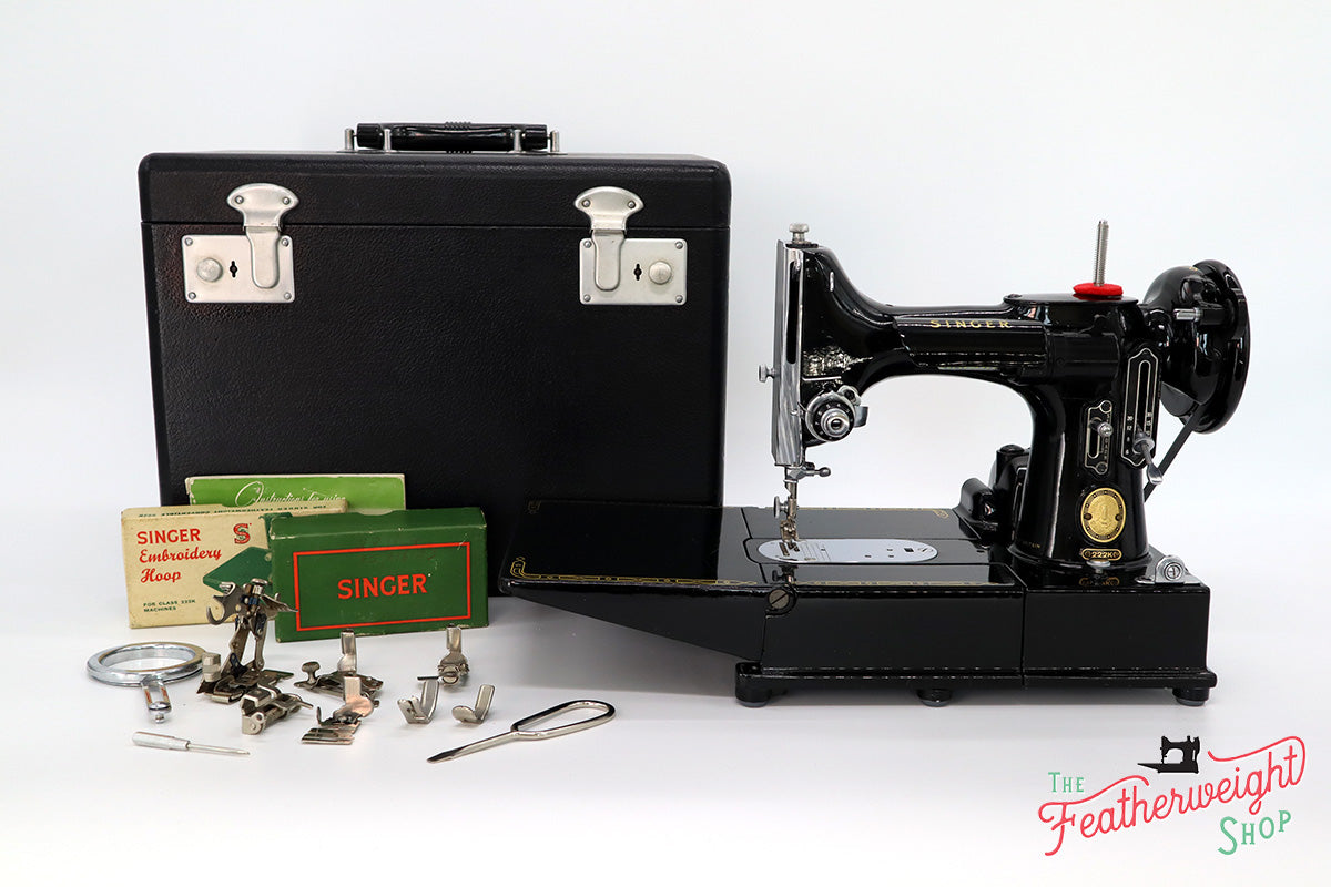 Singer Featherweight 222K Sewing Machine EM9573**