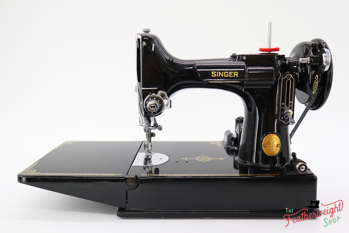 Singer Featherweight 221 Sewing Machine, AJ139***