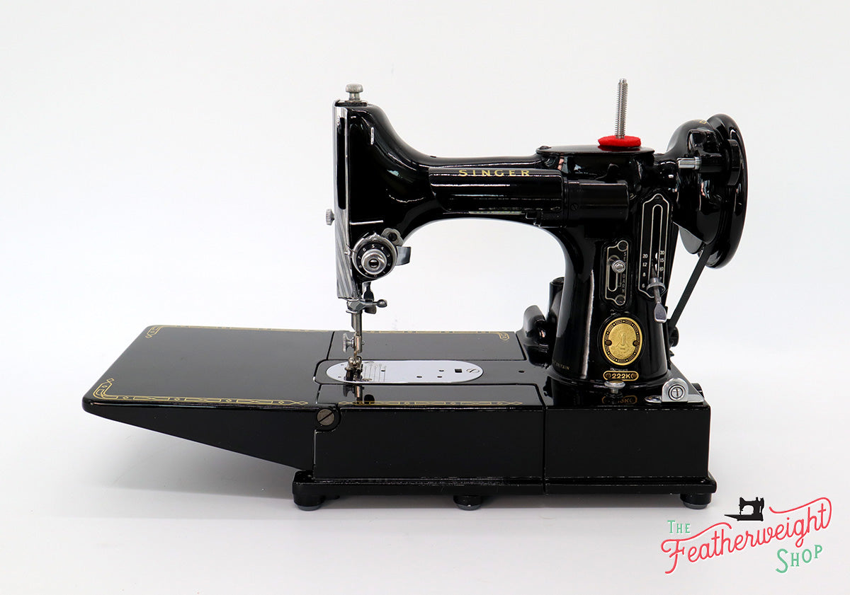 Singer Featherweight 222K Sewing Machine EM9573**