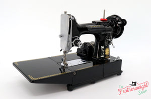 Singer Featherweight 222K Sewing Machine EM9573**