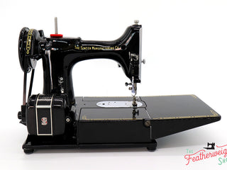 Load image into Gallery viewer, Singer Featherweight 222K Sewing Machine EM9573**