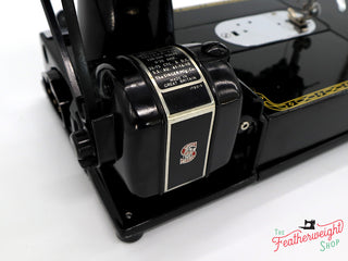 Load image into Gallery viewer, Singer Featherweight 222K Sewing Machine EM9573**