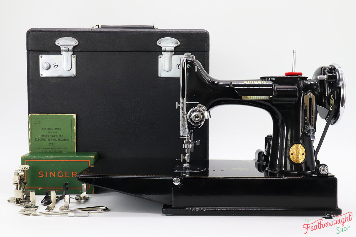 Singer Featherweight 221 Sewing Machine, AE787***