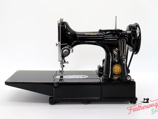 Load image into Gallery viewer, Singer Featherweight 222K Sewing Machine EJ616***