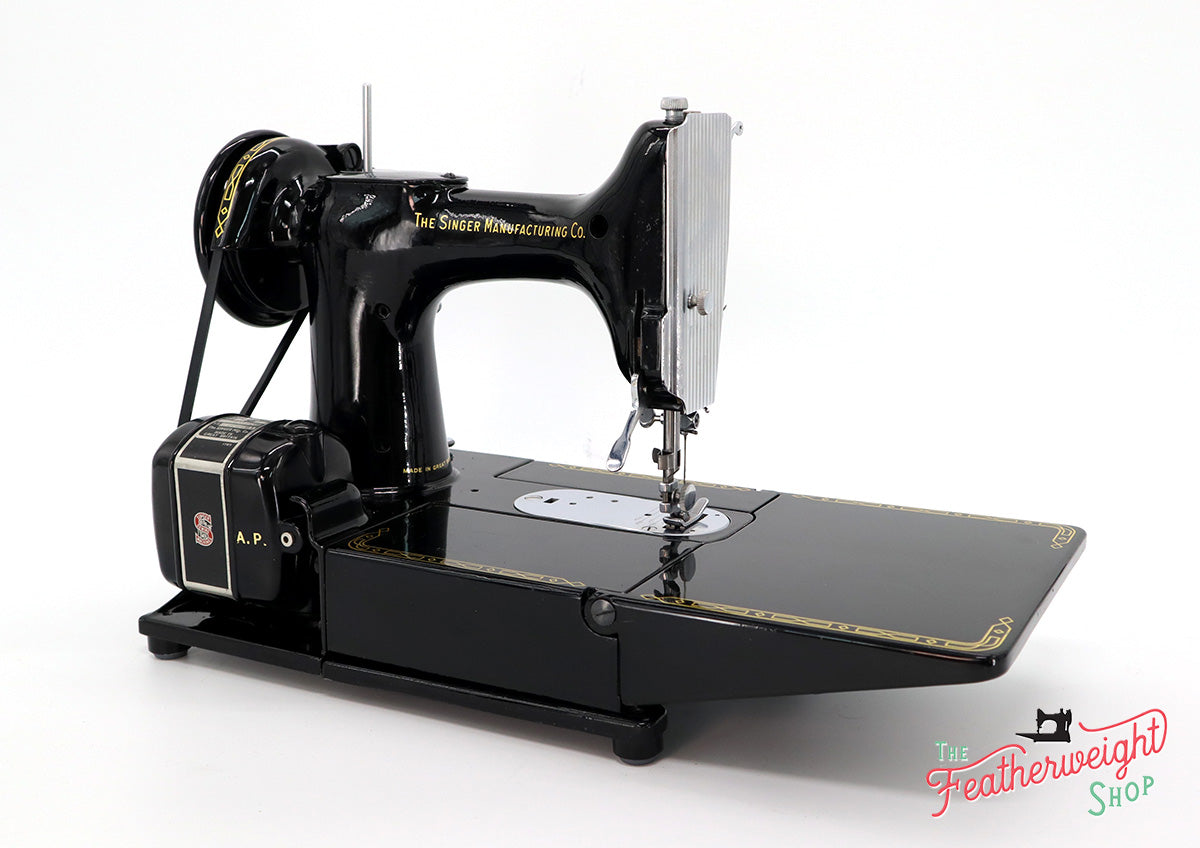 Singer Featherweight 222K Sewing Machine EJ616***