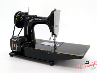 Load image into Gallery viewer, Singer Featherweight 222K Sewing Machine EJ616***