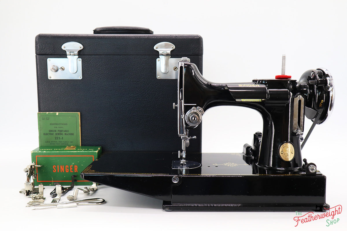 Singer Featherweight 221 Sewing Machine, 1936 AE300***