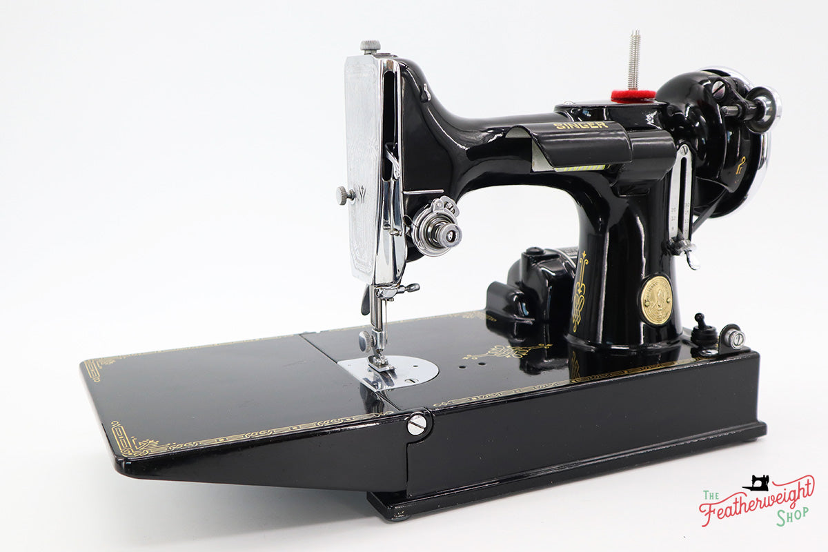 Singer Featherweight 221 Sewing Machine, 1936 AE300***