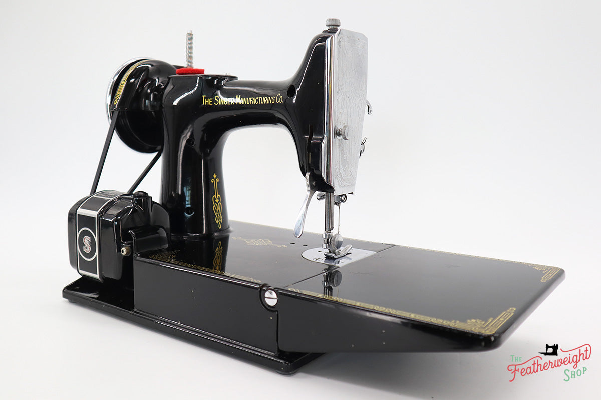 Singer Featherweight 221 Sewing Machine, 1936 AE300***