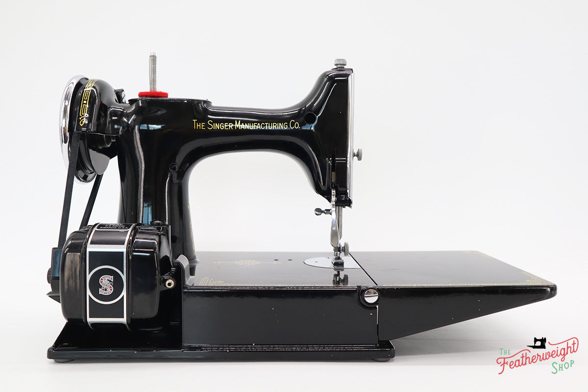 Singer Featherweight 221 Sewing Machine, 1936 AE300***