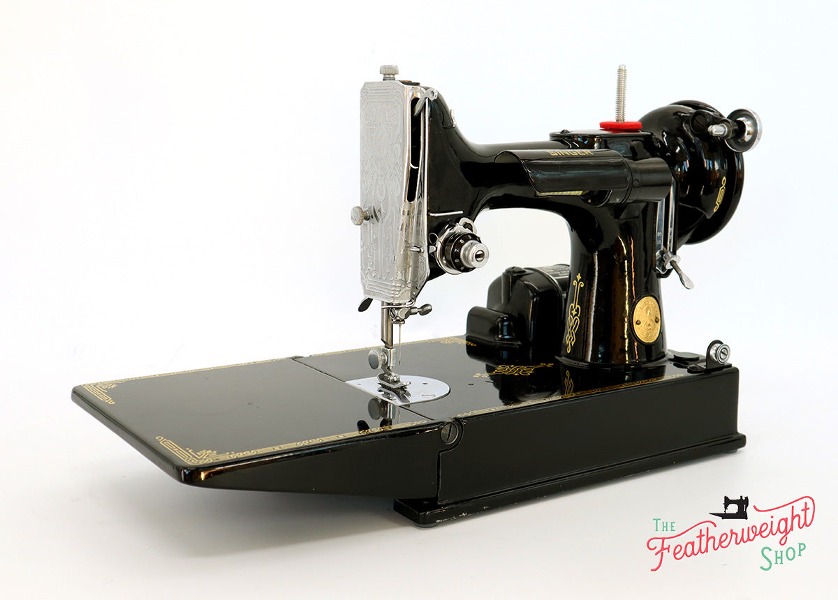 Singer Featherweight 221K Sewing Machine, EG352***