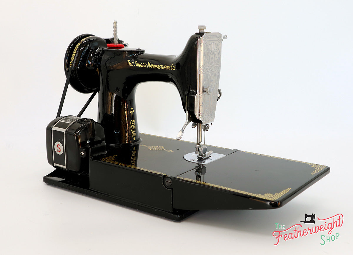 Singer Featherweight 221K Sewing Machine, EG352***