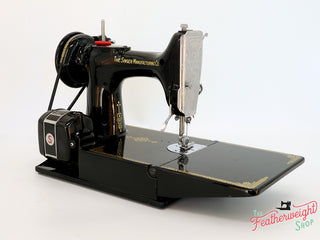 Load image into Gallery viewer, Singer Featherweight 221K Sewing Machine, EG352***