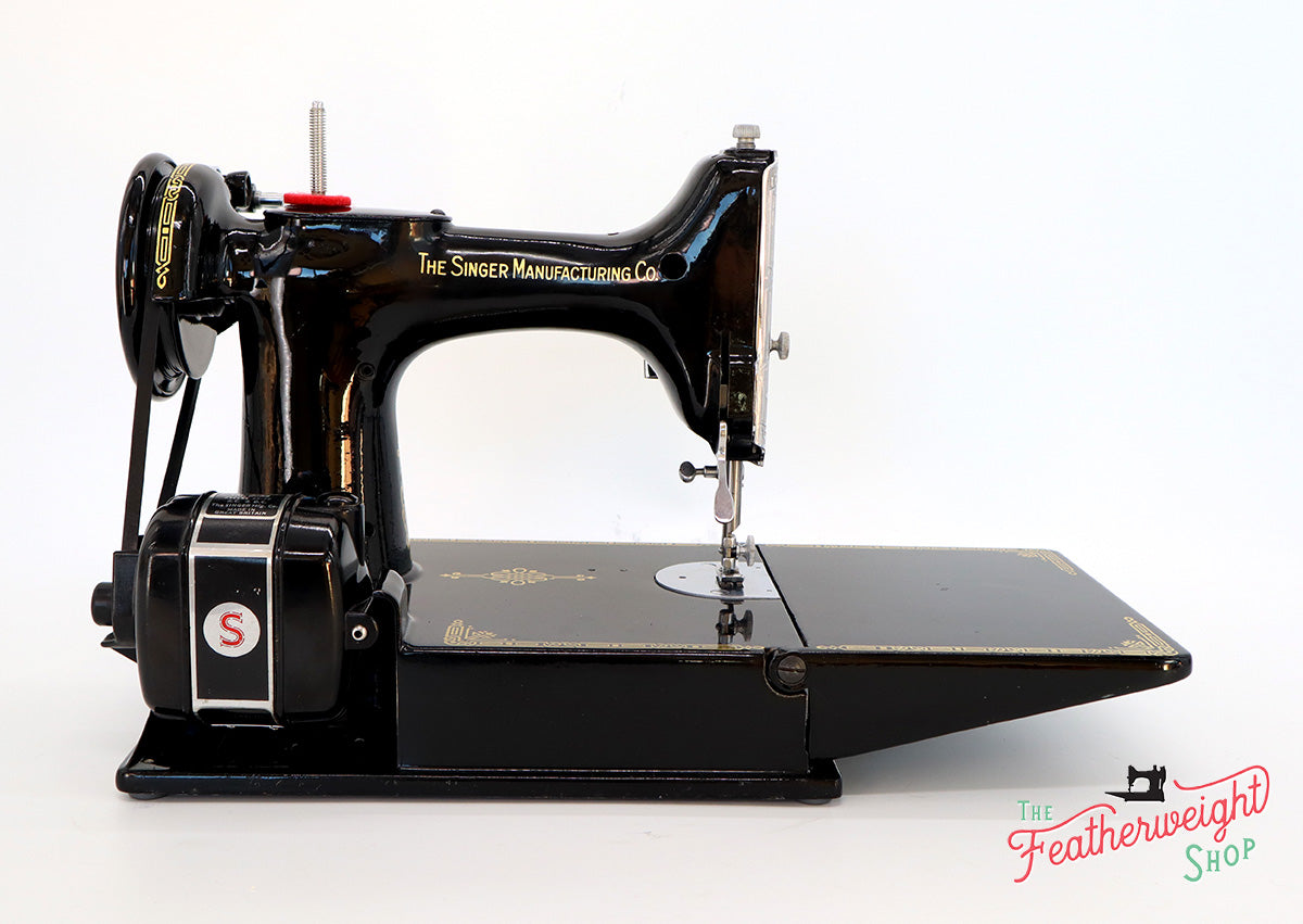 Singer Featherweight 221K Sewing Machine, EG352***