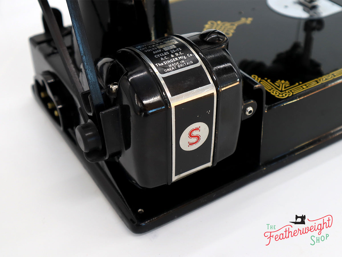 Singer Featherweight 221K Sewing Machine, EG352***