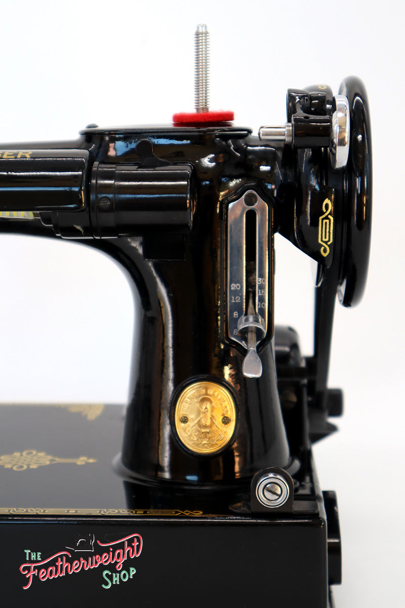 Singer Featherweight 221K Sewing Machine, EG352***