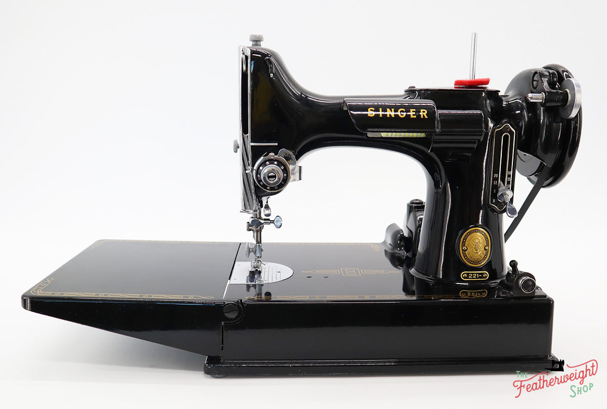 Singer Featherweight 221 Sewing Machine, AM155***