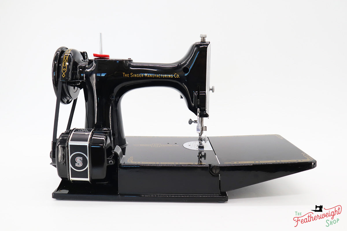 Singer Featherweight 221 Sewing Machine, AM155***