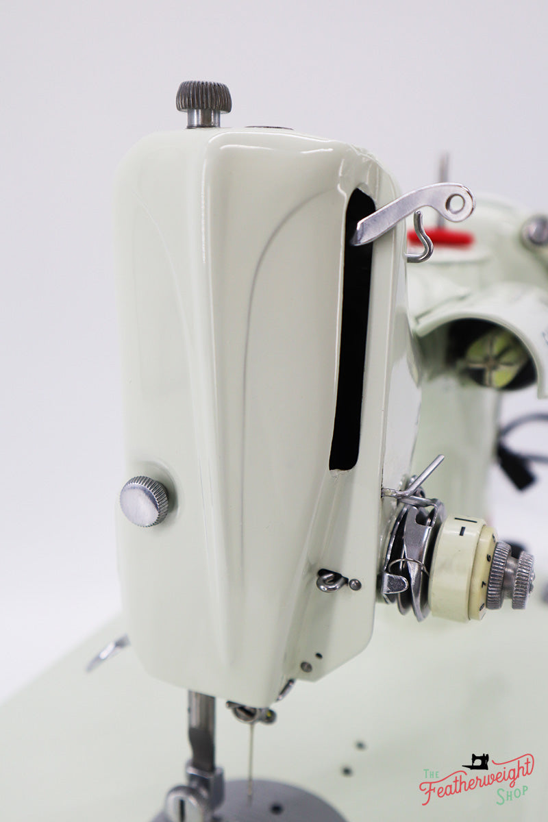 Singer Featherweight 221K Sewing Machine, WHITE EV904***