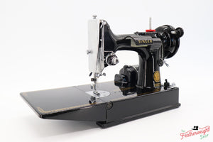 Singer Featherweight 221 Sewing Machine, AM699***