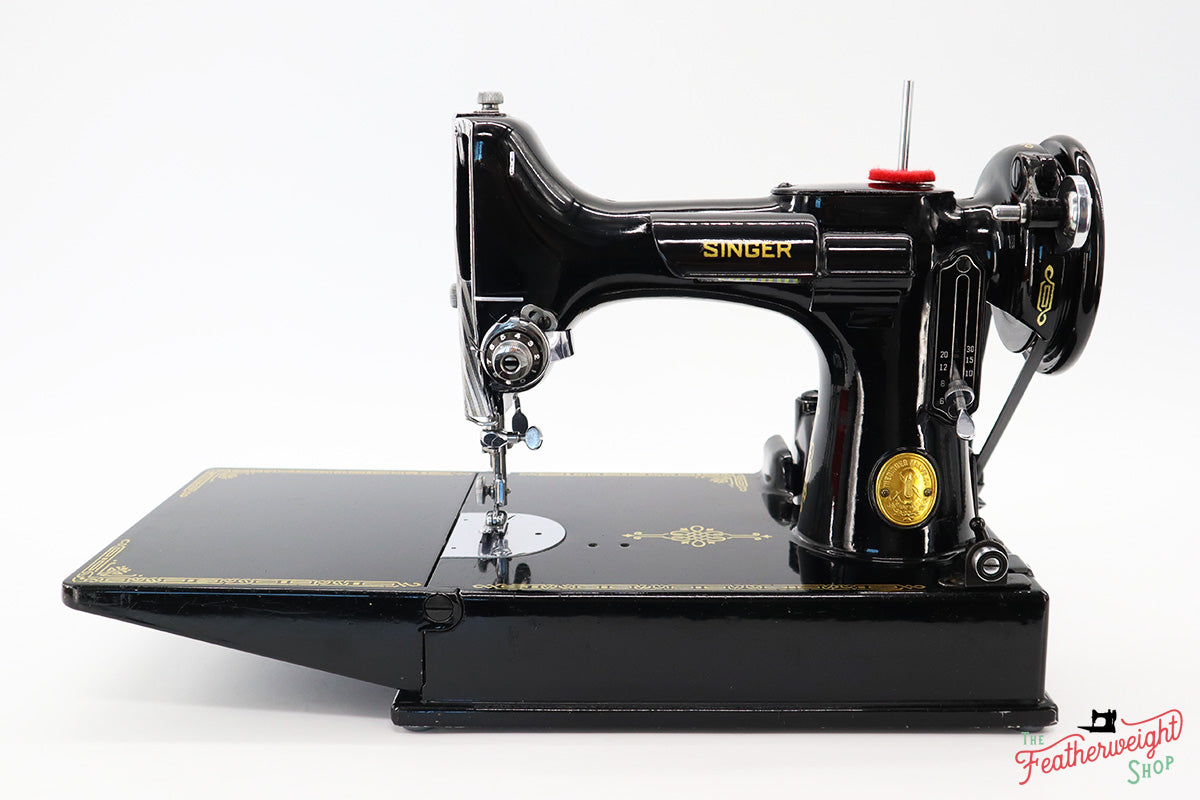 Singer Featherweight 221 Sewing Machine, AH572***