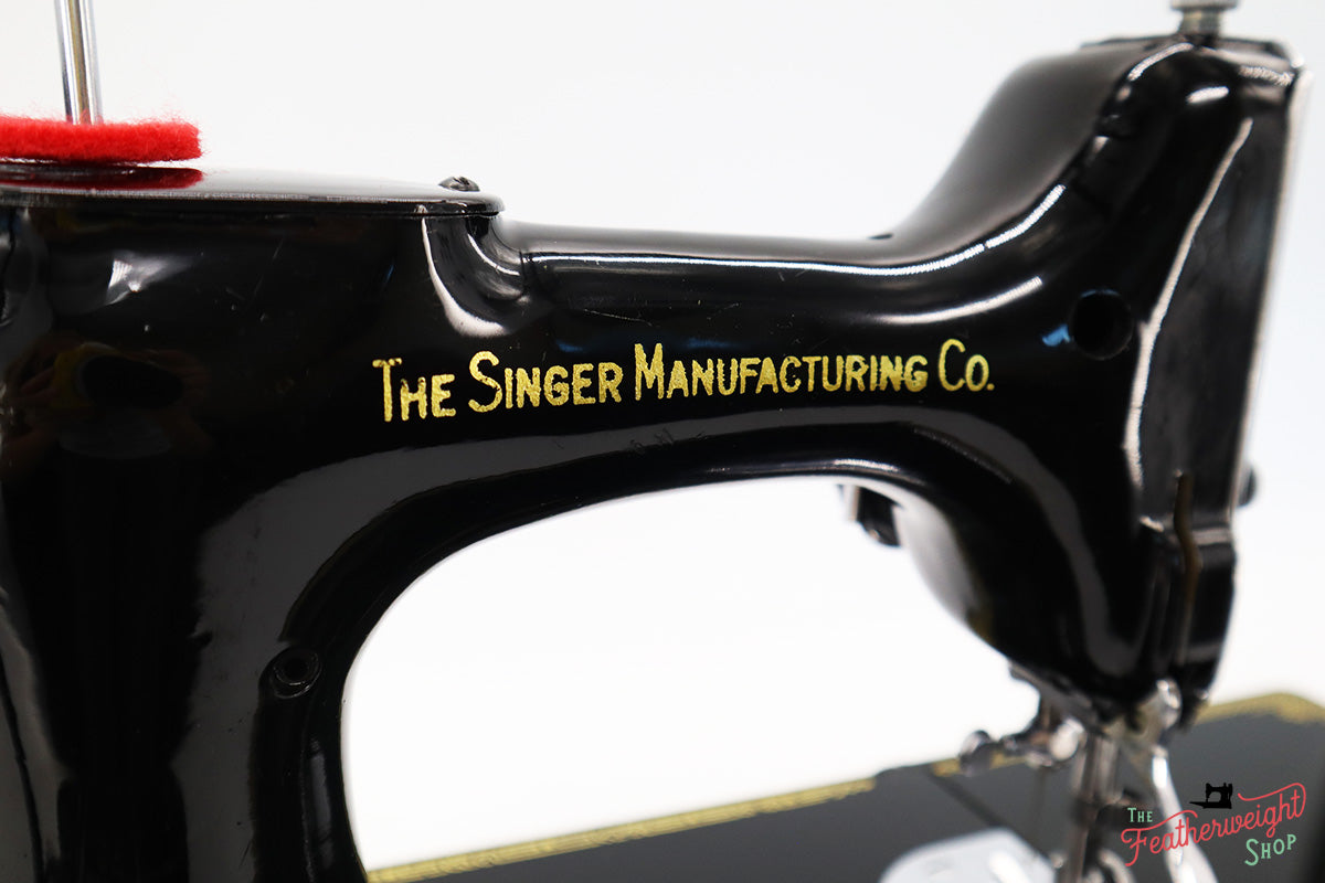 Singer Featherweight 221 Sewing Machine, AH572***