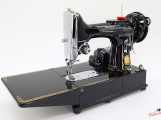 Load image into Gallery viewer, Singer Featherweight 222K Sewing Machine EJ910***