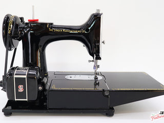 Load image into Gallery viewer, Singer Featherweight 222K Sewing Machine EJ910***