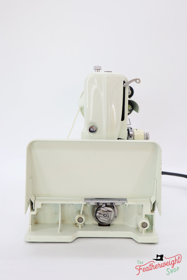 Singer Featherweight 221 Sewing Machine, WHITE EV969***