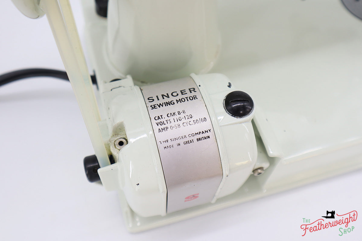 Singer Featherweight 221 Sewing Machine, WHITE EV969***