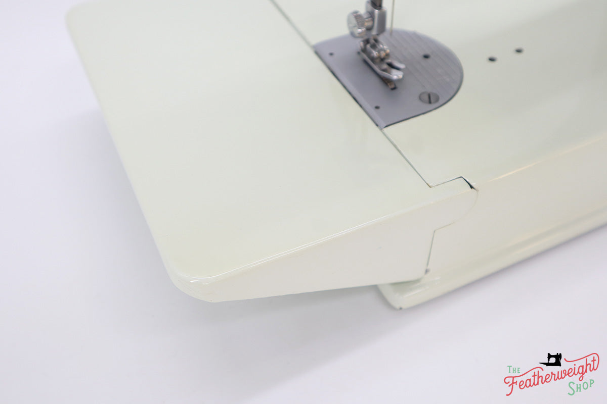 Singer Featherweight 221 Sewing Machine, WHITE EV969***