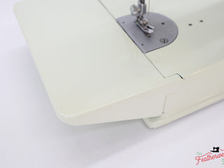 Load image into Gallery viewer, Singer Featherweight 221 Sewing Machine, WHITE EV969***