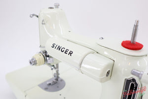 Singer Featherweight 221 Sewing Machine, WHITE EV969***