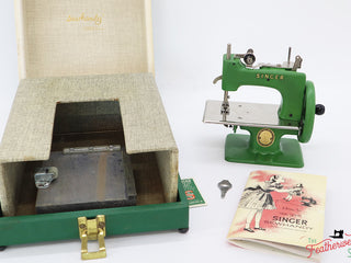 Load image into Gallery viewer, Singer Sewhandy Model 20 - Fully Restored in &#39;Peter Pan Green&#39;