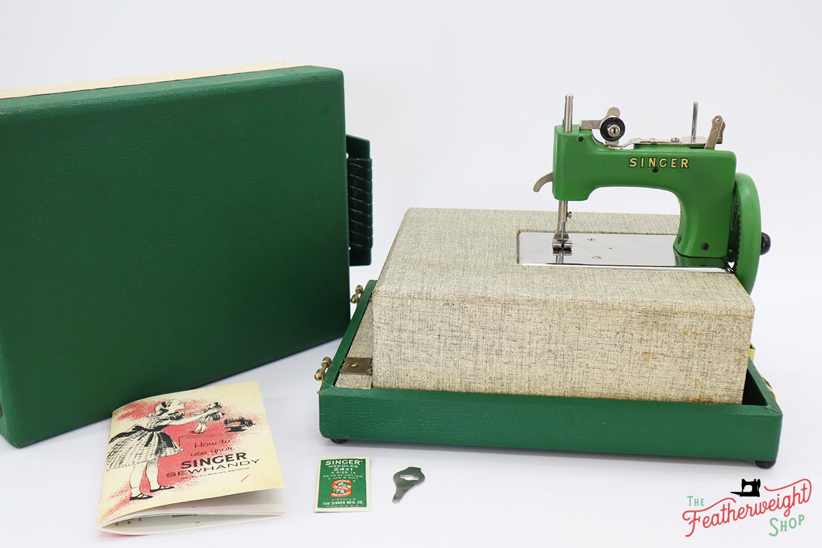 male pattern boldness: Peter speaks: The Singer Toy Sewing Machine
