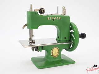 Load image into Gallery viewer, Singer Sewhandy Model 20 - Fully Restored in &#39;Peter Pan Green&#39;