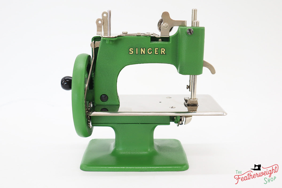 male pattern boldness: Peter speaks: The Singer Toy Sewing Machine