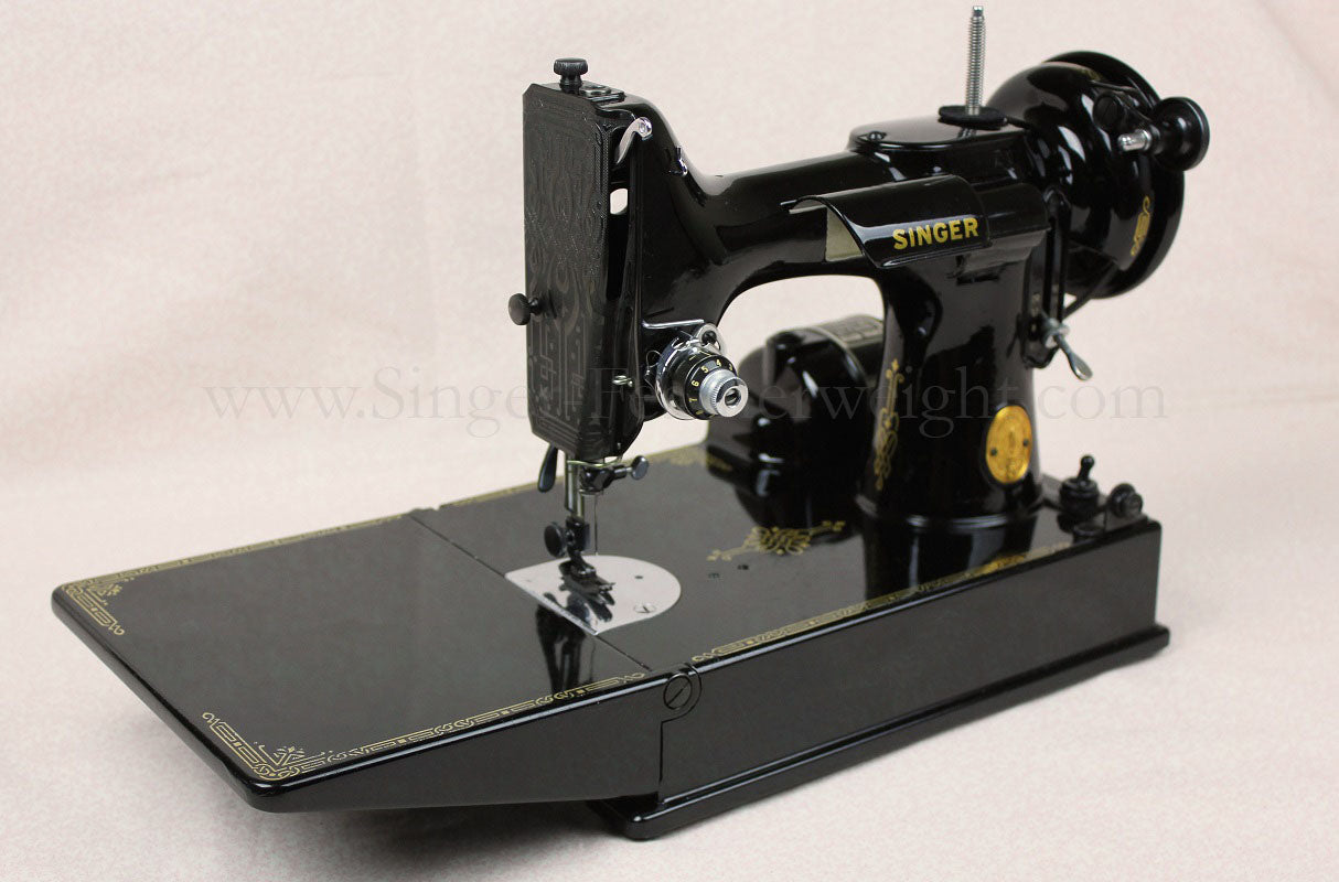 Singer Featherweight 221 Sewing Machine, Rare BLACKSIDE AG011***