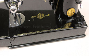 Singer Featherweight 221 Sewing Machine, Rare BLACKSIDE AG011***