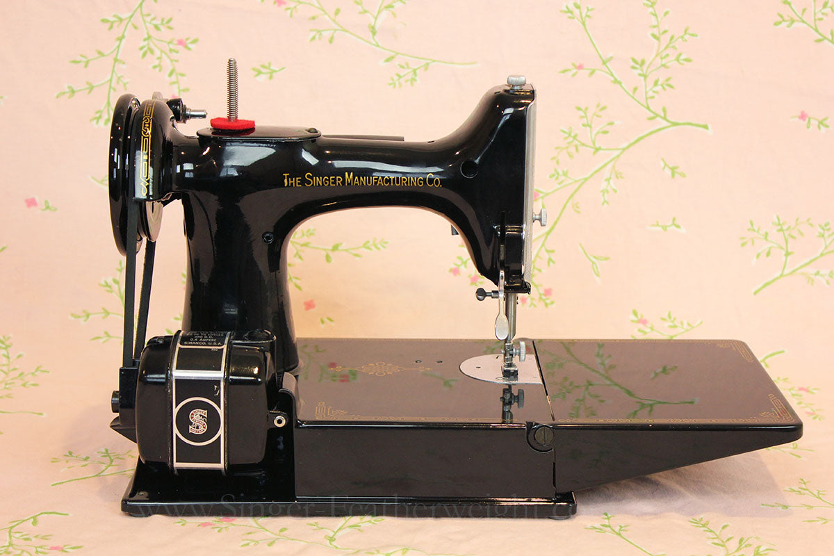 Singer Featherweight 221 Sewing Machine, AH114***