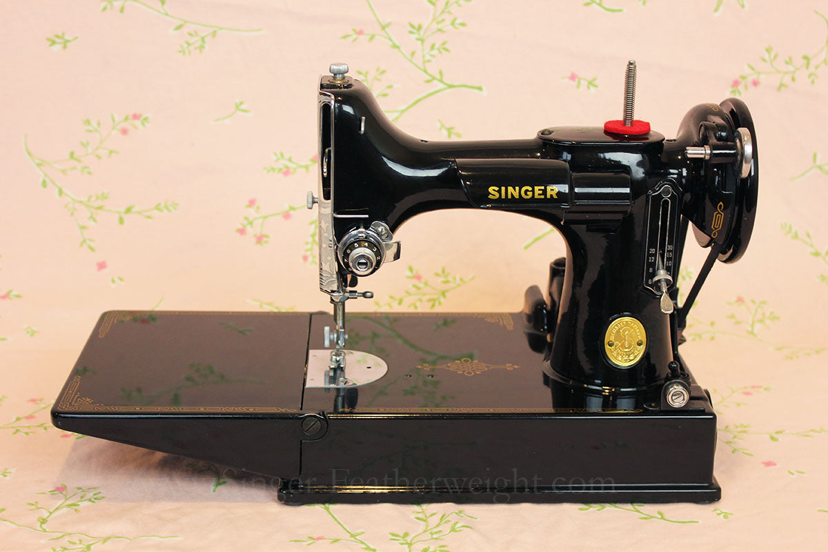 Singer Featherweight 221 Sewing Machine, AH114***