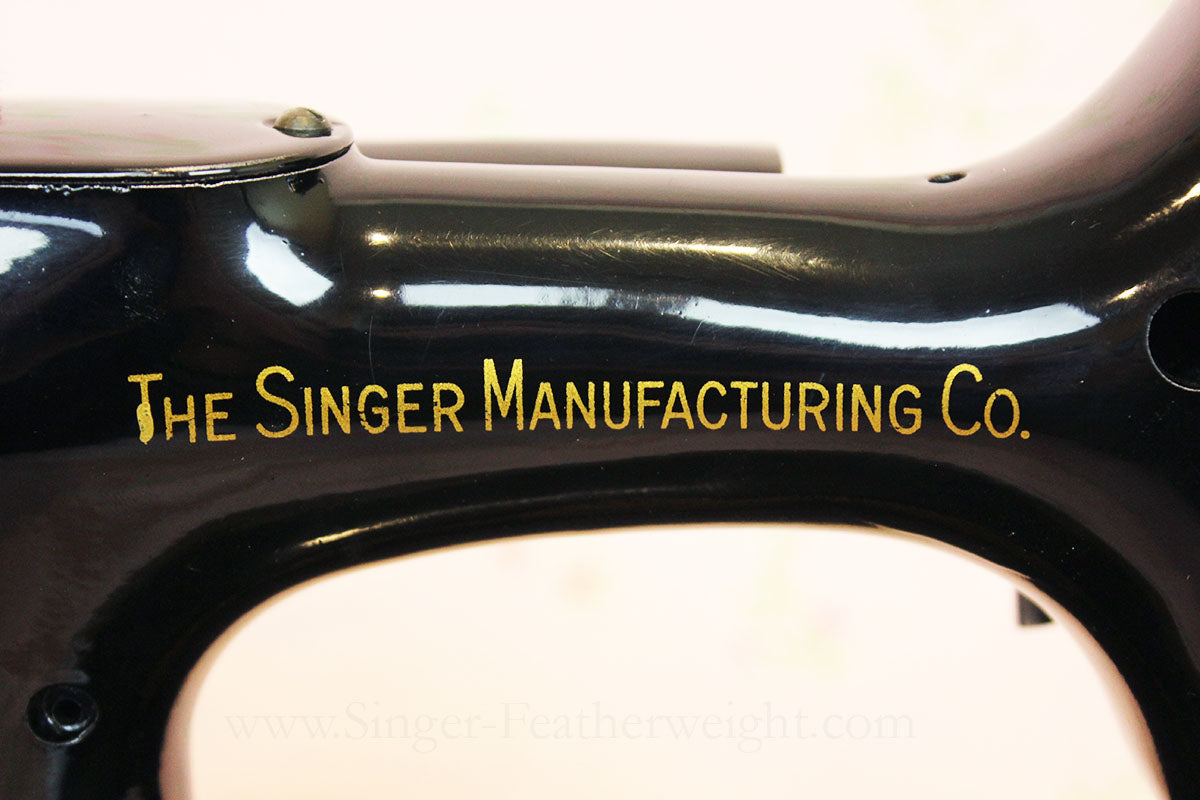 Singer Featherweight 221 Sewing Machine, AH114***