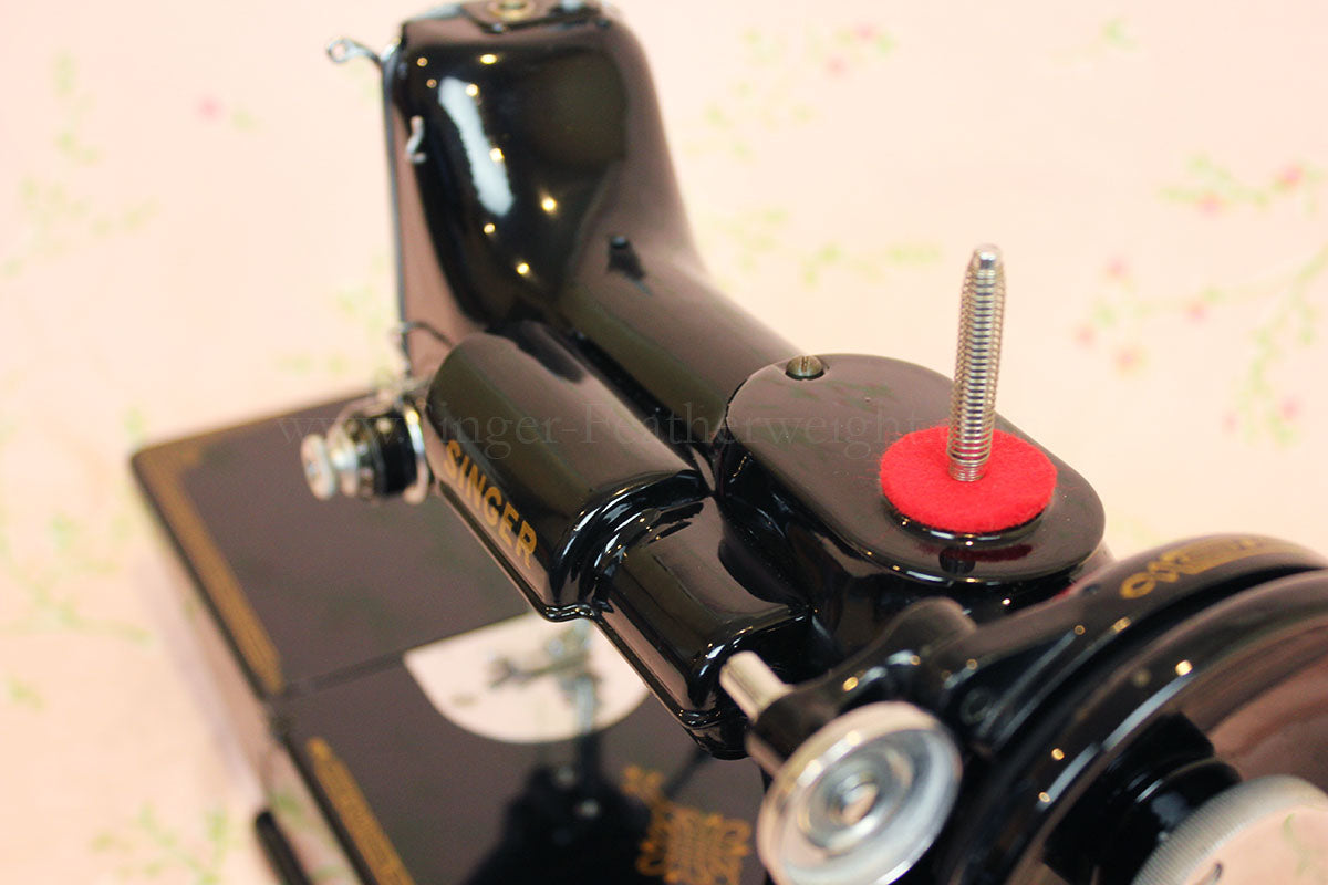 Singer Featherweight 221 Sewing Machine, AH114***