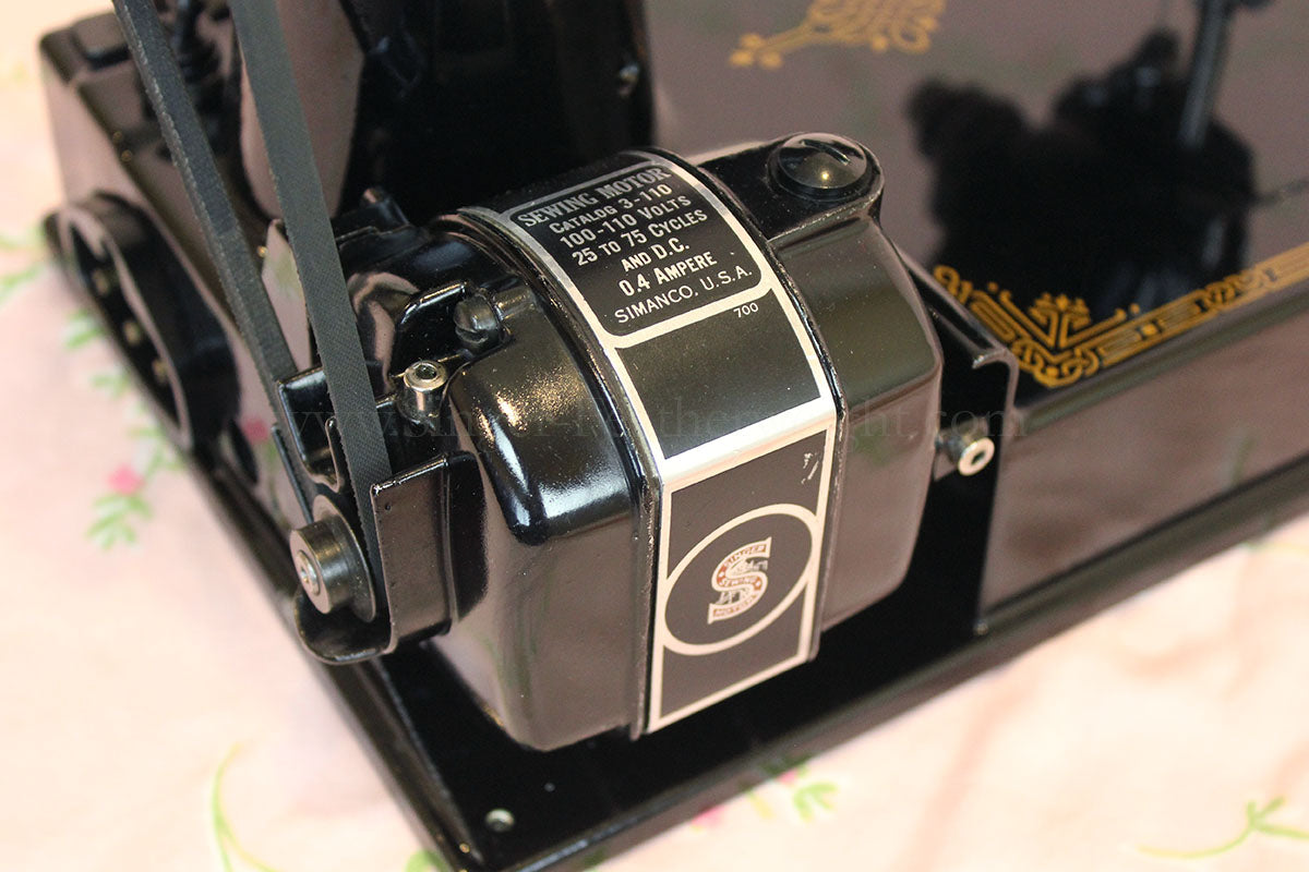 Singer Featherweight 221 Sewing Machine, AH114***