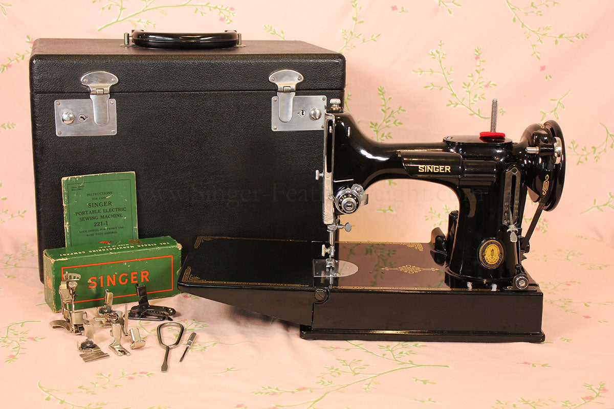 Singer Featherweight 221K Sewing Machine, Centennial EG706***