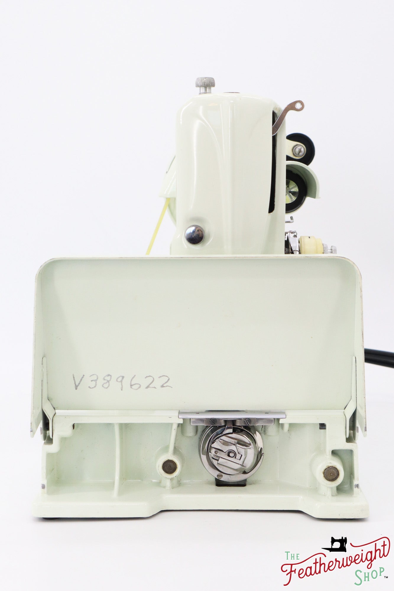 Singer Featherweight 221 Sewing Machine, WHITE - EV894***