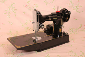 Singer Featherweight 221K Sewing Machine, Centennial EG706***