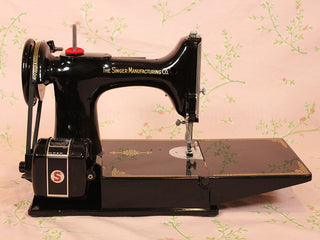 Load image into Gallery viewer, Singer Featherweight 221K Sewing Machine, Centennial EG706***