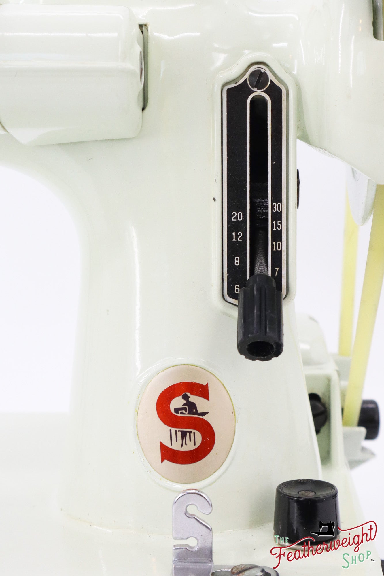 Singer Featherweight 221 Sewing Machine, WHITE - EV894***